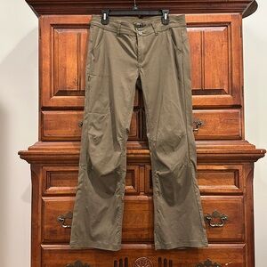 Prana Halle Pant Size 12 Short Inseam 12S in Slate Green